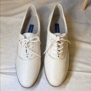 EASY SPIRIT COMFORTABLE WHITE WOMENS SHOES. Sz 10.5. BRAND NEW. NEVER WORN